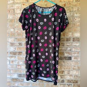 Black Steve Madden nightshirt with Lip Print Soft